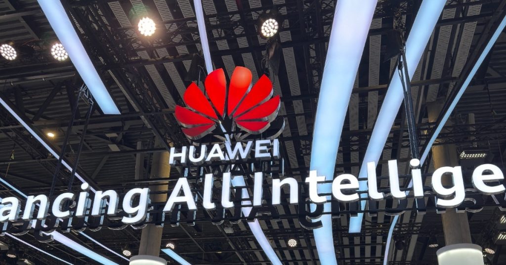 Huawei Next Generation FAN al MWC 2026: quando l'AI incontra la fibra ottica e cambia tutto