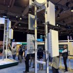 Antenne Ericsson AIR Massive MIMO su un site allo stand MWC 2025