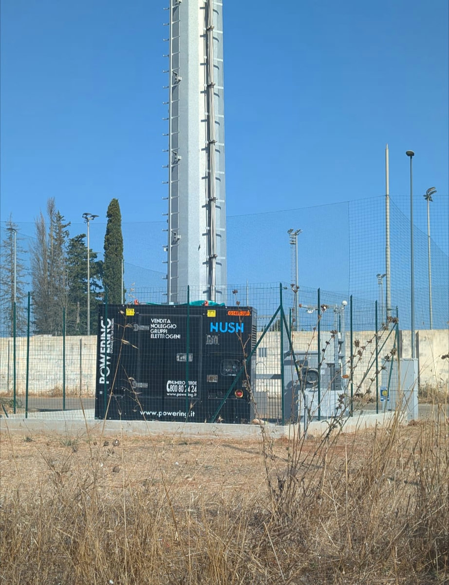 Sito Iliad di Neviano alimentato da un gruppo elettrogeno Powering alla base del palo