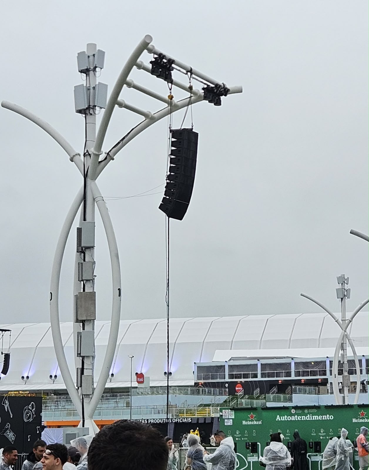 Impianto radio temporaneo tra la folla del Rock in Rio 2026, connettivita 5G