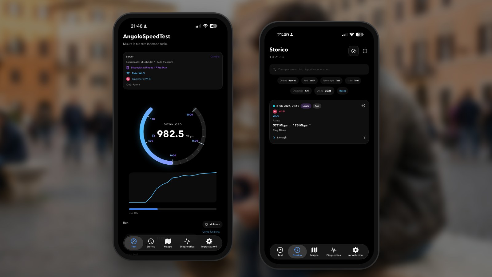 Due smartphone con le schermate di AngoloSpeedTest, l'app di speedtest di Gabriele Sammartino: il test di download in corso e lo storico delle misure