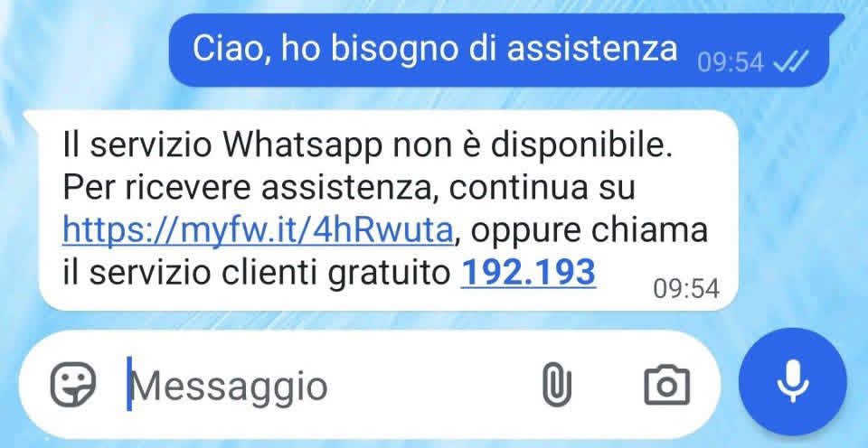 Chat WhatsApp con l'assistenza Fastweb: alla richiesta di aiuto risponde il messaggio automatico «Il servizio Whatsapp non è disponibile»