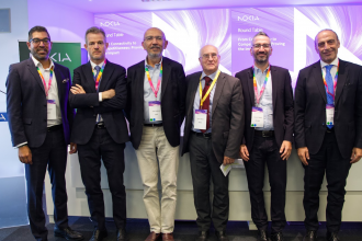 Foto di gruppo della tavola rotonda Europe's Digital Challenges in an Age of Uncertainty al Nokia Italy Innovation Day 2026 di Vimercate